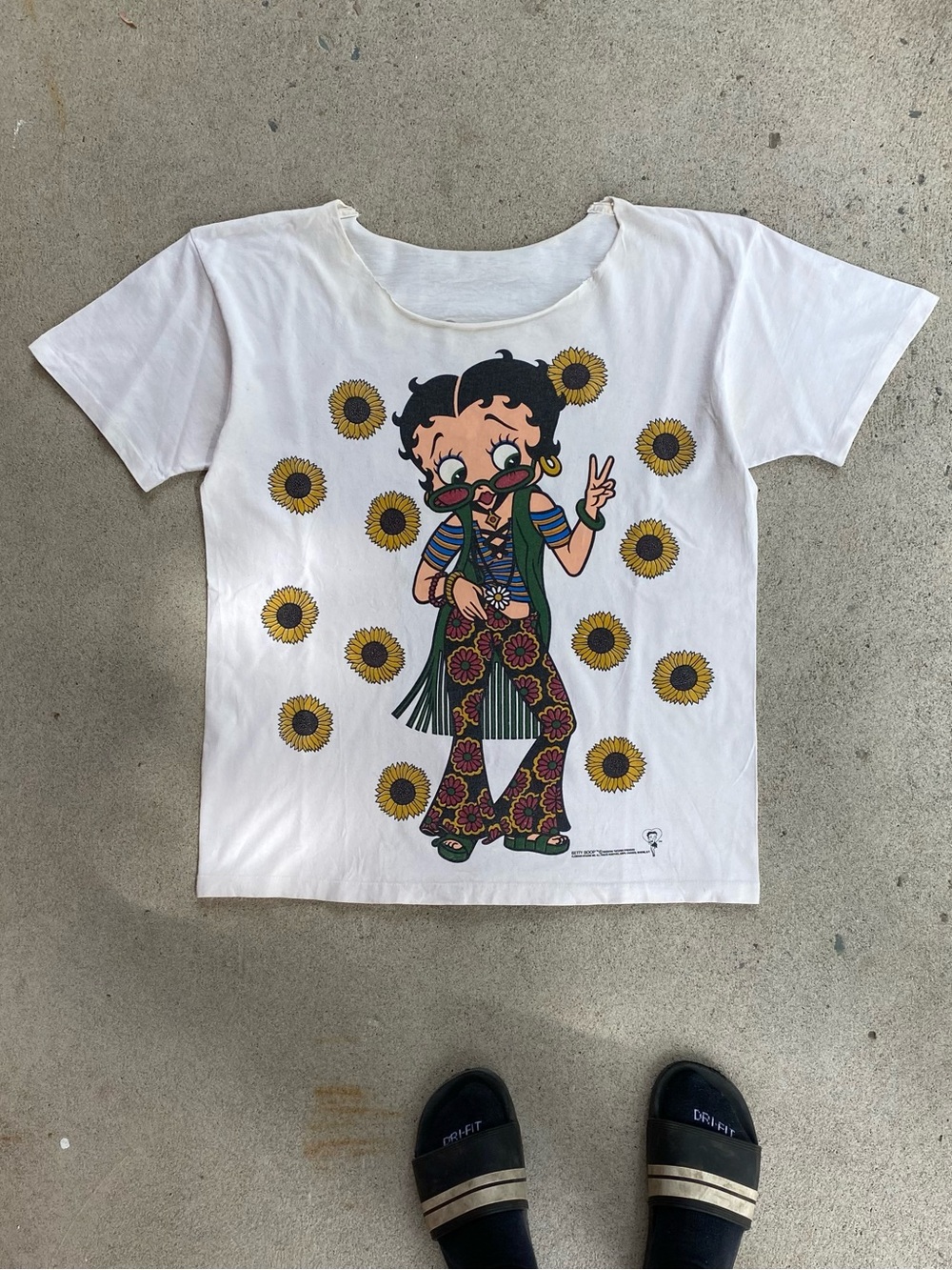 1993 Vintage Betty Boop Hippie Sunflowers Tee Shirt